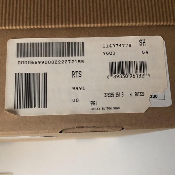 UGG Bailey Button Short Boots (Size: Big Kids 5) - Picture 17 of 17